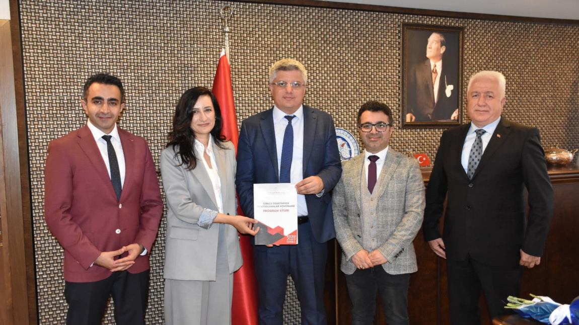 Türkçe ve Dil Öğretimi ile ilgili Samsun İl Milli Eğitim Müdürü Dr. Murat Ağar makamında bizleri kabul etti.