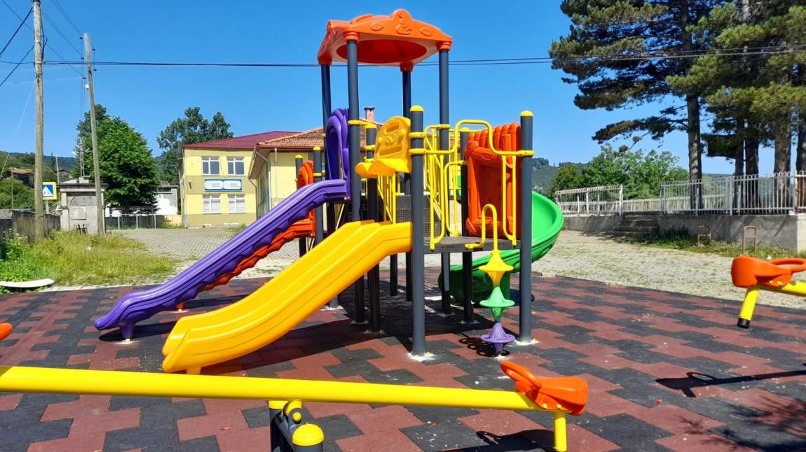 Okulumuza Yeni Çocuk Oyun Parkı Yapıldı